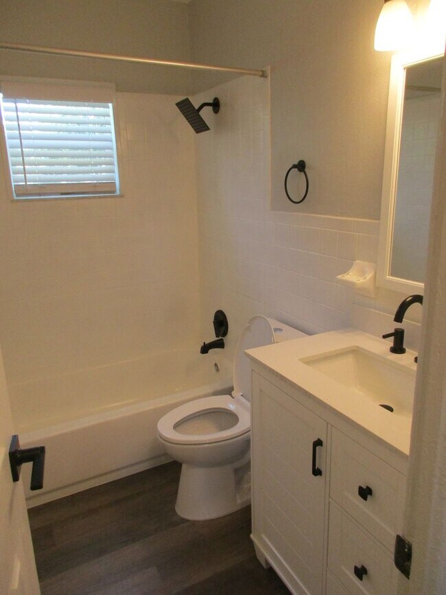 Foto del edificio - Fully Remodeled Block Home