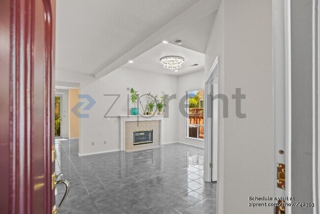 Building Photo - 914 Vista Pointe Dr