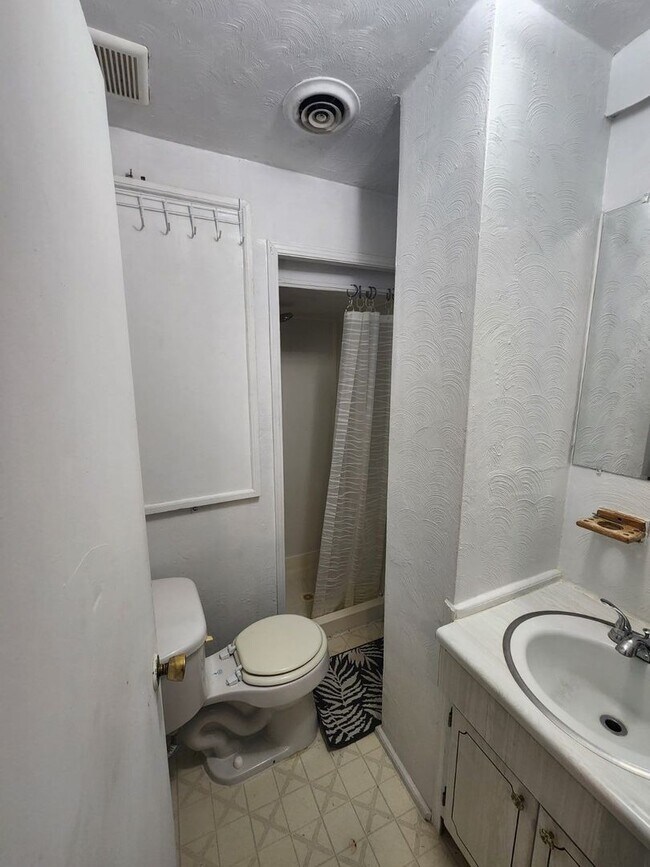 Foto del edificio - 710 E 13th St