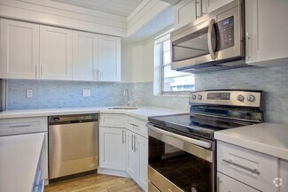 Building Photo - 18081 SE Country Club Dr