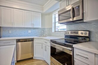 Building Photo - 18081 SE Country Club Dr