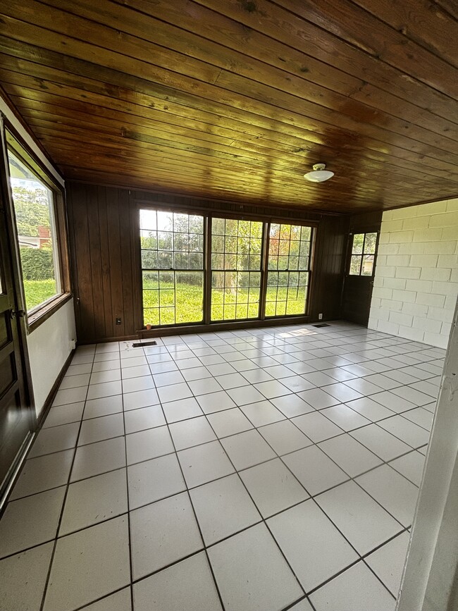 Building Photo - 5720 Cedar Park Ln