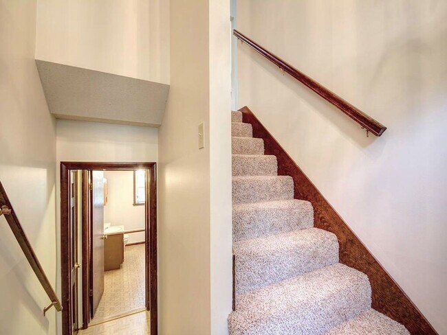Foto del edificio - Spacious 4-Bedroom Home in Champaign