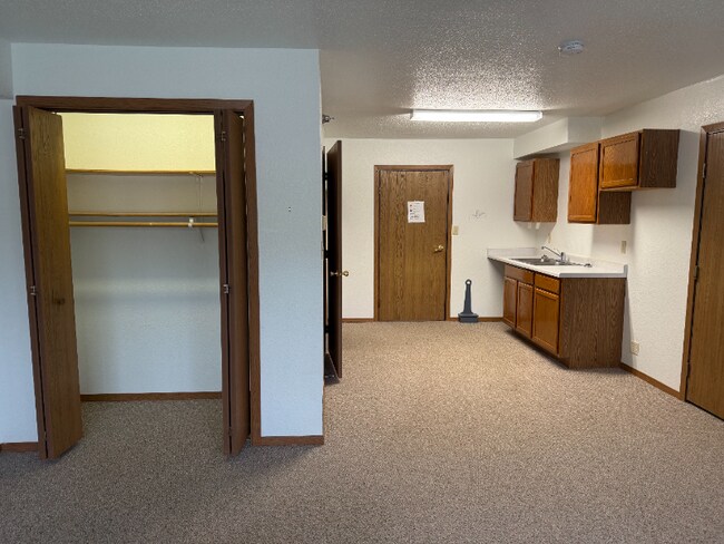 Foto del edificio - 100 Robert Ave