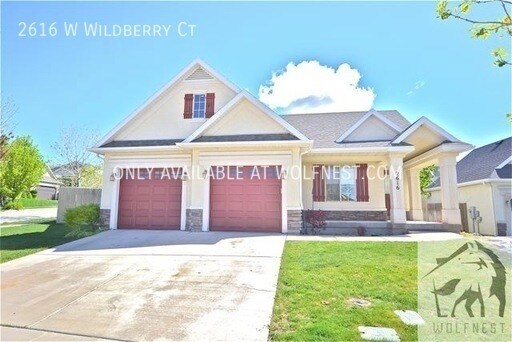 Primary Photo - No Security Deposit Option! Stunning 4 Bed...