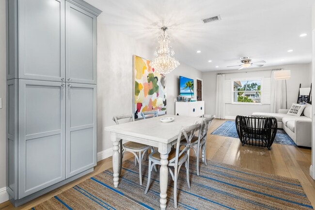 Building Photo - ** OLDE NAPLES ** 2 BED / 1 BATH - CONDO - TURNKEY - 3 BLOCKS FROM GULF - SEASONAL OR SHORT TERM