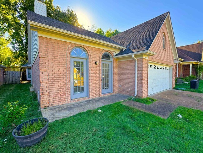 Foto del edificio - 2250 Lake Hill Ct