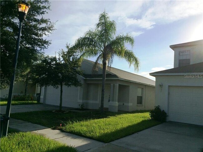 Building Photo - 7955 Carriage Pointe Dr