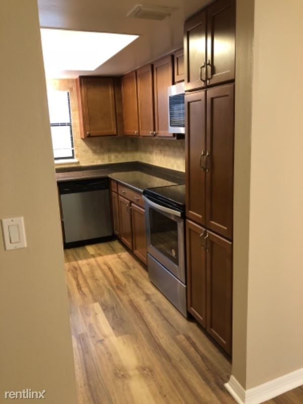 Building Photo - 3 br, 2 bath Condo - 409 Netherwood Cresent