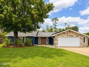 Building Photo - 3015 Longwood Cir