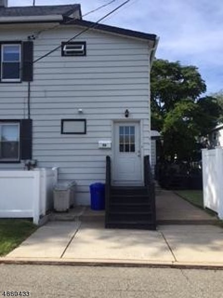 Building Photo - 32 Mozart Ave