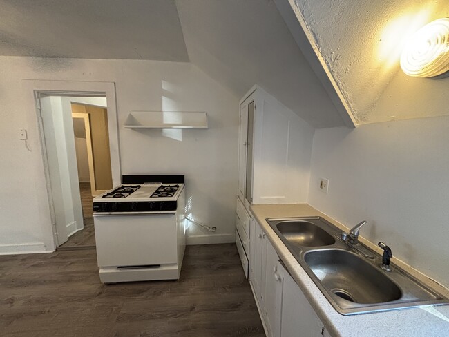 Kitchen - 214 Van Brunt St