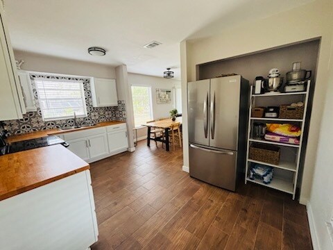 Foto del edificio - 27064 Omni Ln