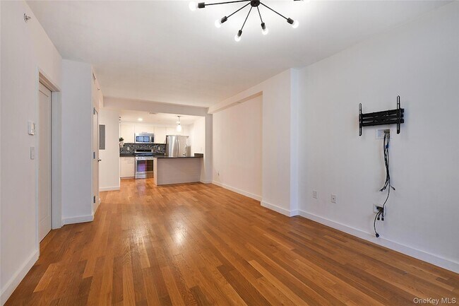 Foto del edificio - 106-20 70th Ave