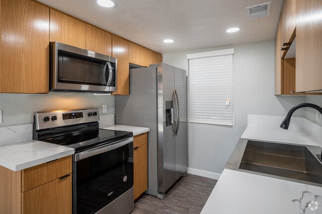 2BR, 1BA - 875SF - Corona Pointe Resort