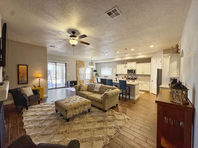 Foto del edificio - 6801 Prom Ave NE