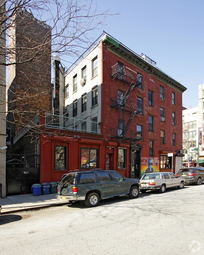Building Photo - 132 E 7th St