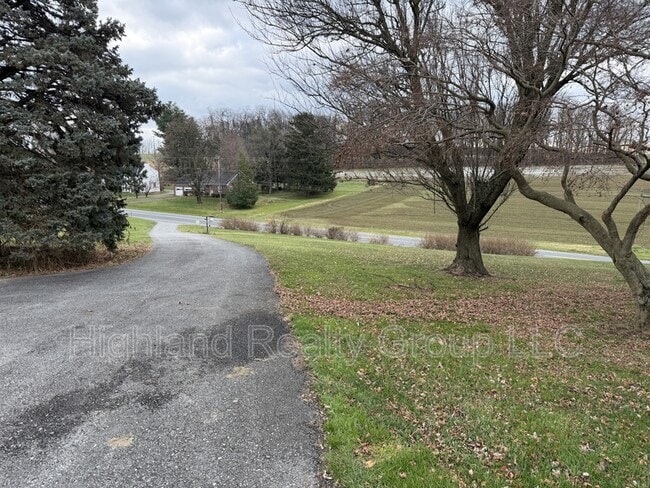 Building Photo - 152 Penn St