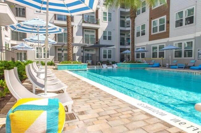 Foto del edificio - 9330 S Main St