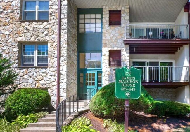 Foto del edificio - 429 Drummers Ln