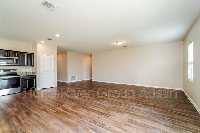 Foto del edificio - 13700 John Calhoun Dr