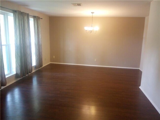Foto del edificio - 5731 Caldwell Dr