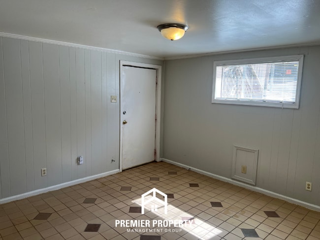 Building Photo - Cozy 1BR Apartment Near Downtown Huntsville w/ Bright Windows & Yard Access