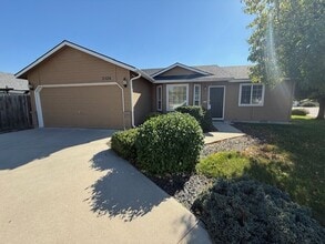 Building Photo - 2526 N Iris Pl