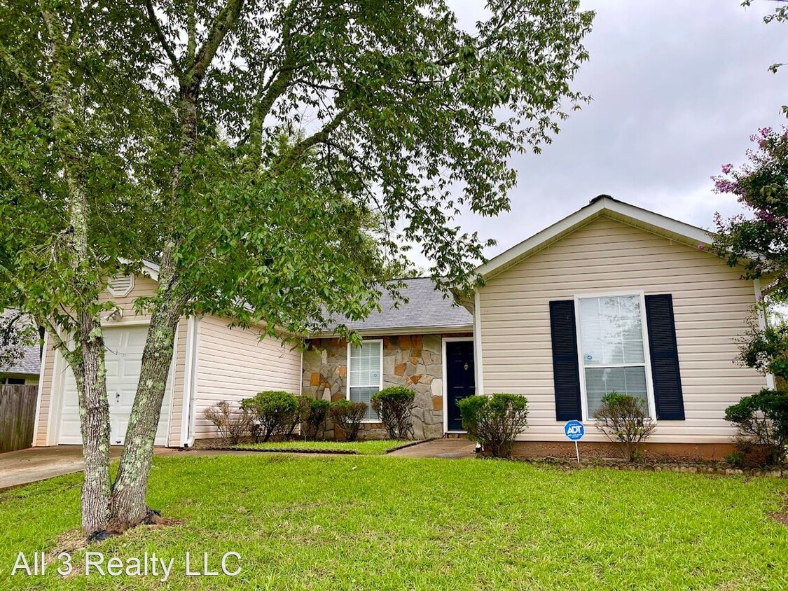 Primary Photo - 3 br, 2 bath House - 525 Lakecourt Drive