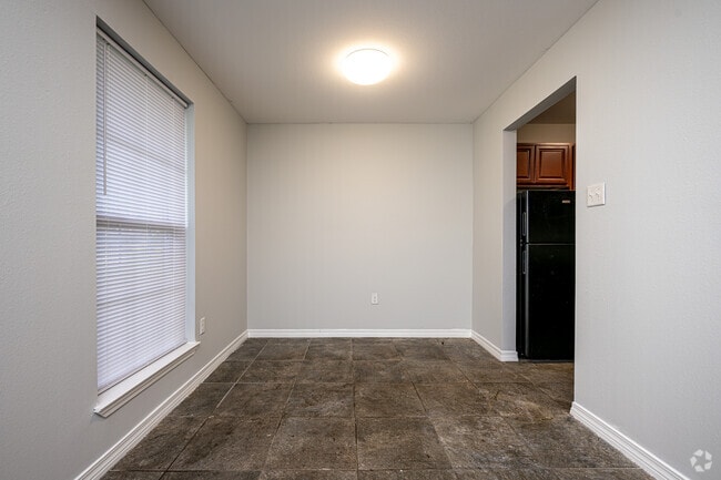 1BR, 1BA - 625SF - Dining Room - Pine Square Apartments