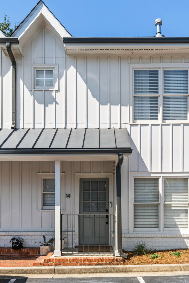 Building Photo - 1516 Howell Mill Rd NW