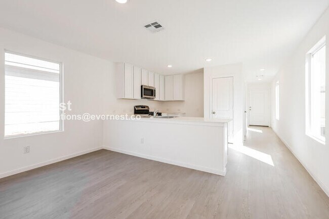 Foto del edificio - Promo: $500 off of 1st months rent. 3 Bed/2.5 Bath Home with Garage / Pet-Friendly / Brand New! /...