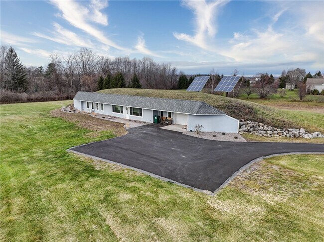Foto del edificio - 2654 Whalen Rd