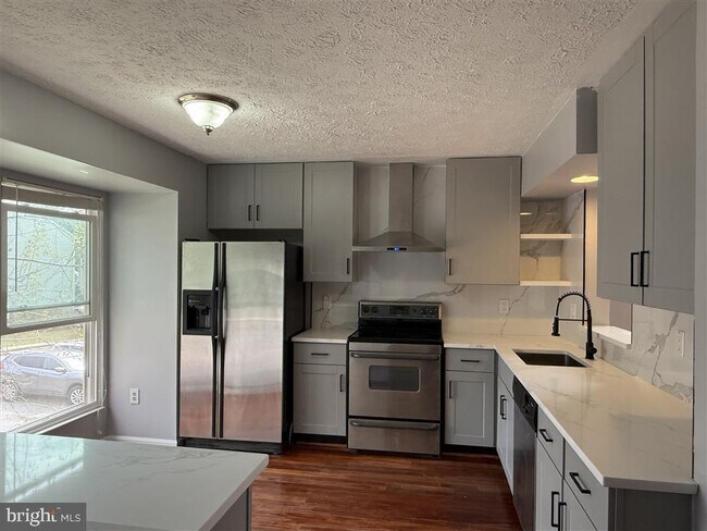 Foto del edificio - 102 Smoothleaf Ln