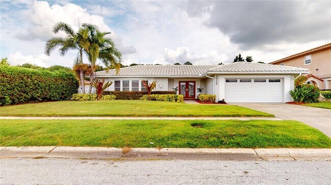 Building Photo - 3929 Doral Dr