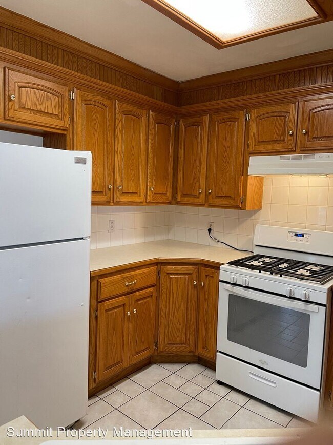 Building Photo - 3 br, 2 bath House - 2215 N. Burdick