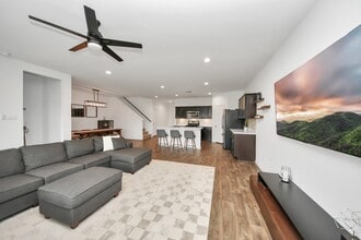 Building Photo - 5322 Shady Olive St