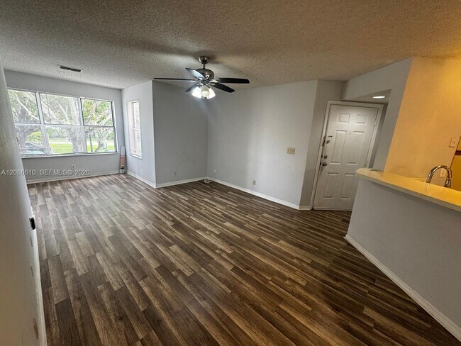 Building Photo - 3360 Pinewalk Dr N