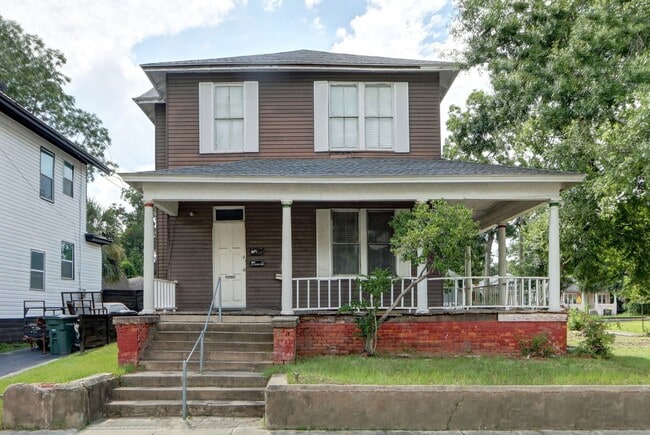 Building Photo - Renovated two bedroom apartment