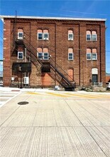 Building Photo - 192 W High St