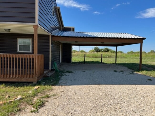 Building Photo - 2031 Family Ln.