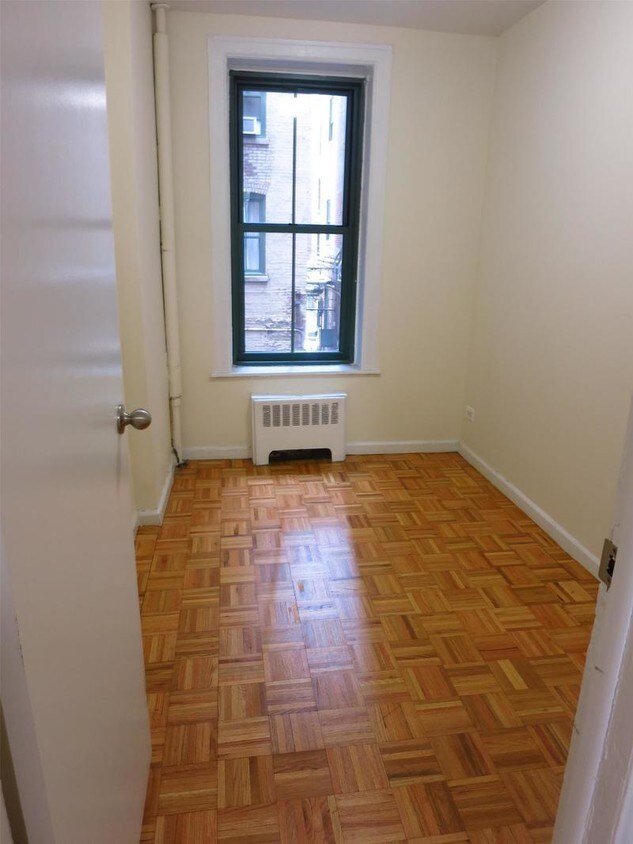 Primary Photo - 150 E 27th St