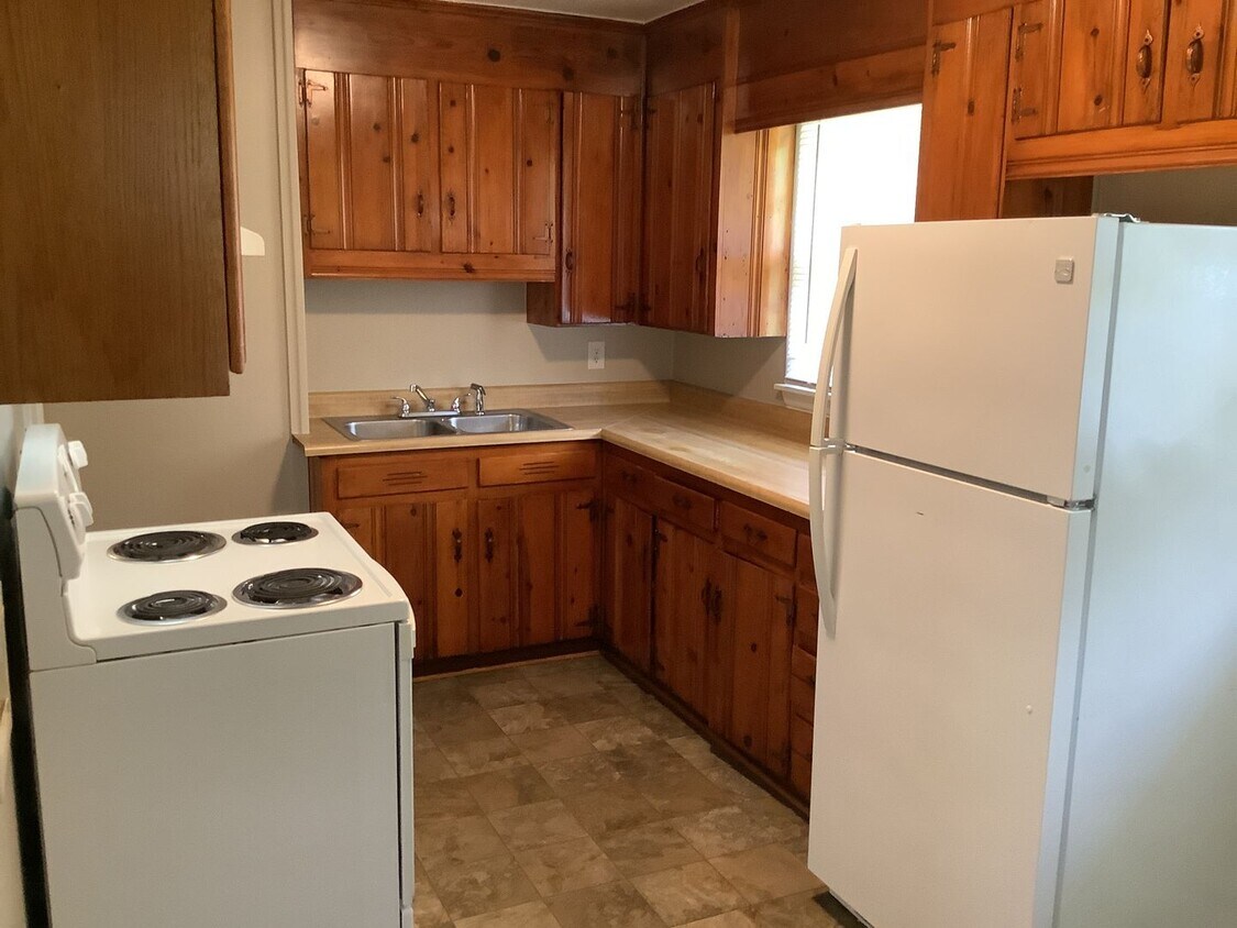 Foto principal - Cozy 3-Bedroom, 1-Bath Home – Great Value!