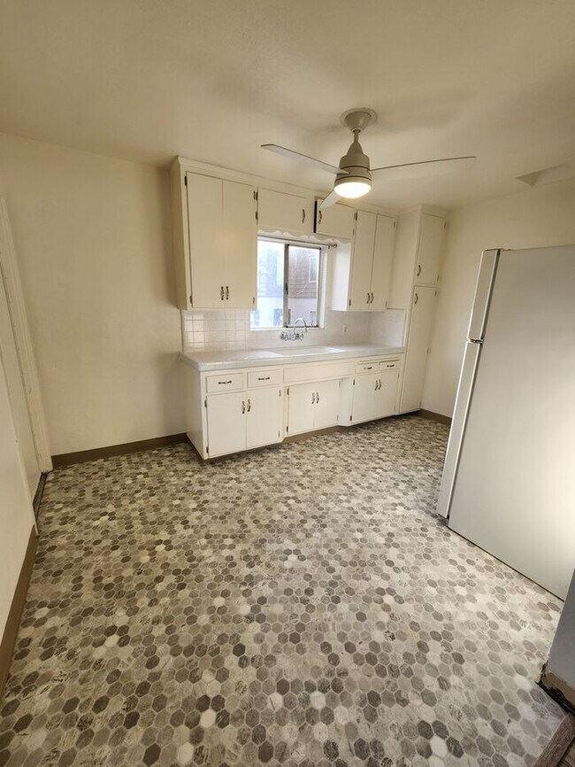 Foto del edificio - Charming stand alone Cottage w/LARGE Bonus in Lemon Grove $1000 Holiday Special