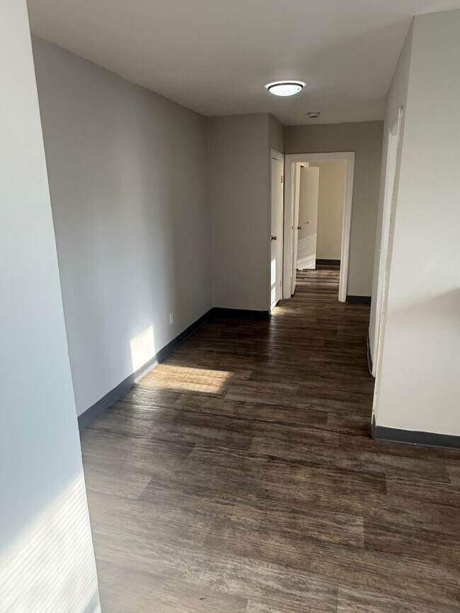 Building Photo - Mayflower Apartments