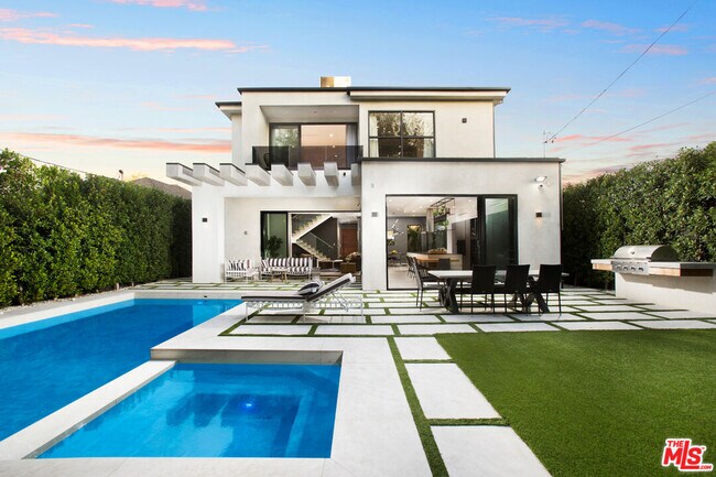 Building Photo - 4527 Simpson Ave