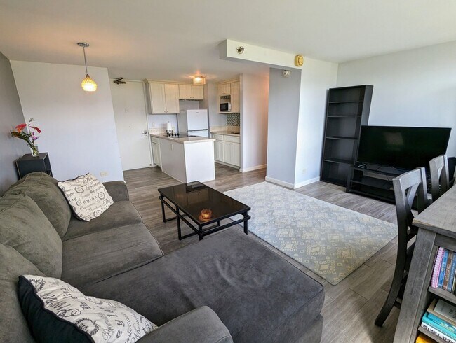 Foto del edificio - Island Colony 1-Bed 1-Bath, Sweeping Mountain Views, no parking