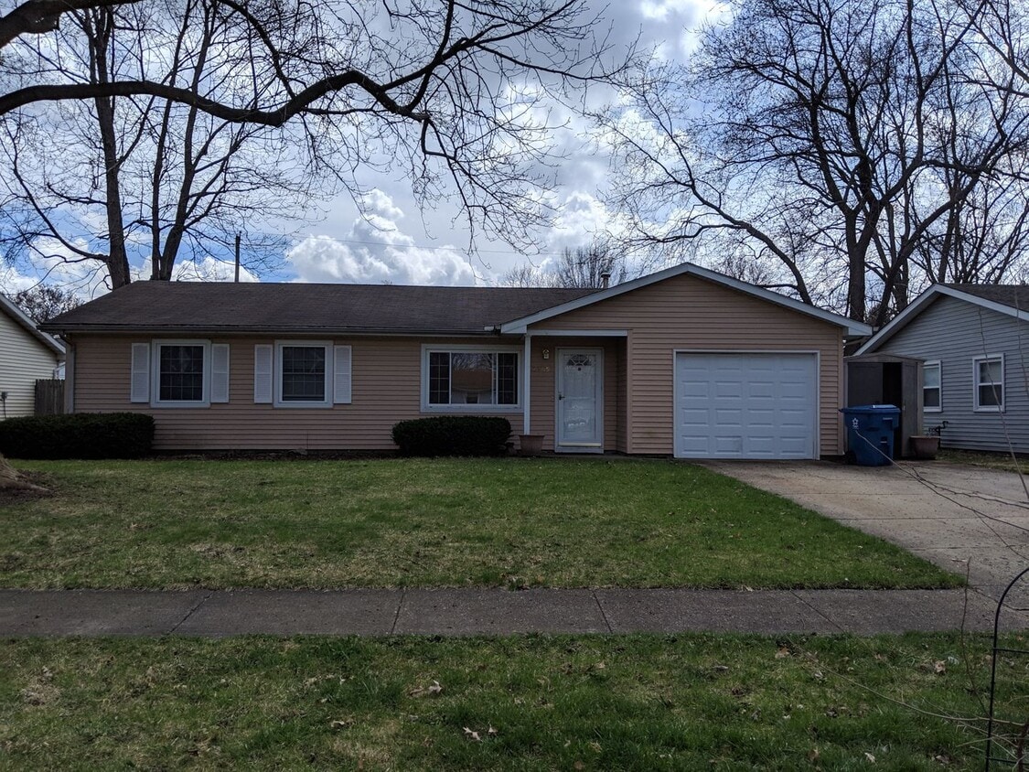 Primary Photo - Updated 3 Bed, 2 Bath Home on a Quiet Stre...