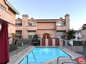 Building Photo - 7320 Balboa Blvd