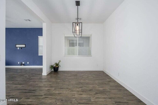 Building Photo - 1221 E Paseo Way